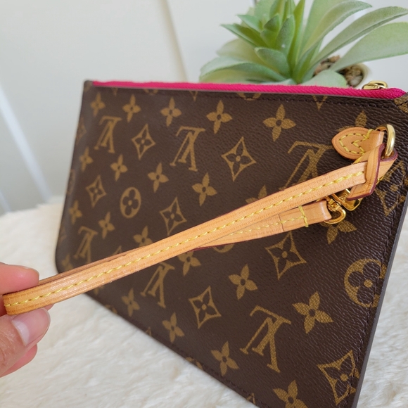 💕 LOUIS VUITTON Neverfull Monogram "PEONY" Mm/Gm Clutch/ Wristlet/Crossbody - Picture 5 of 15